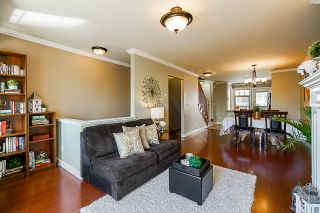 Photo 5: 22 6238 192 Street in Surrey: Cloverdale BC Townhouse for sale in "Bakerview Terrace" (Cloverdale)  : MLS®# R2351464