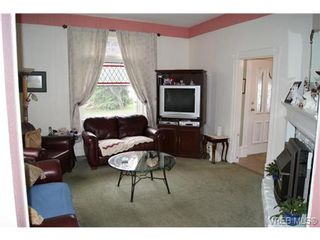 Photo 3: 812 Wollaston St in VICTORIA: Es Old Esquimalt House for sale (Esquimalt)  : MLS®# 702085