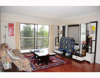 Photo 3: 311 6380 BUSWELL Street in Richmond: Brighouse Condo for sale in "THE CRESTWOOD" : MLS®# V717914
