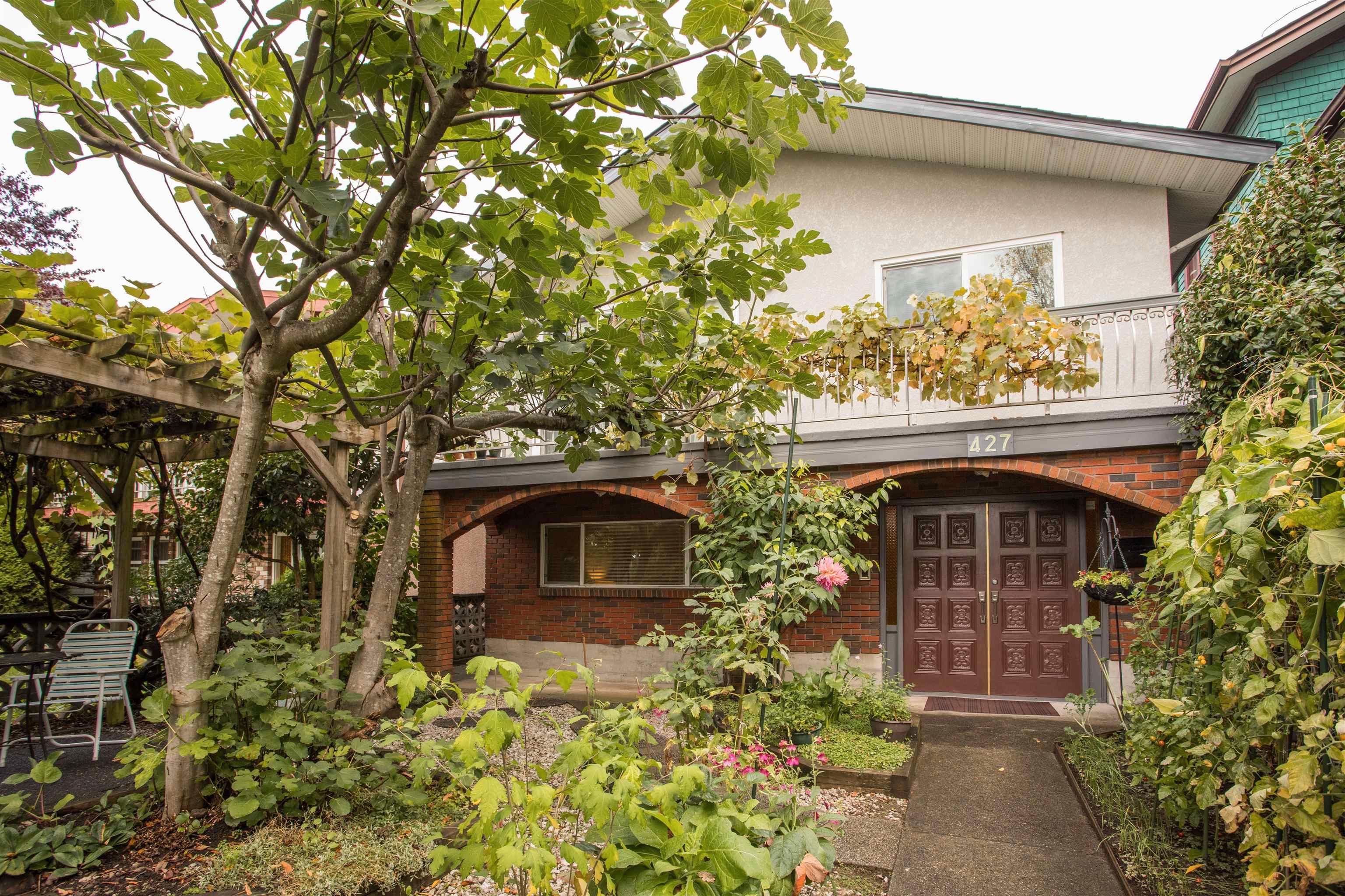 Main Photo: 427 E 47TH Avenue in Vancouver: Fraser VE House for sale (Vancouver East)  : MLS®# R2823623
