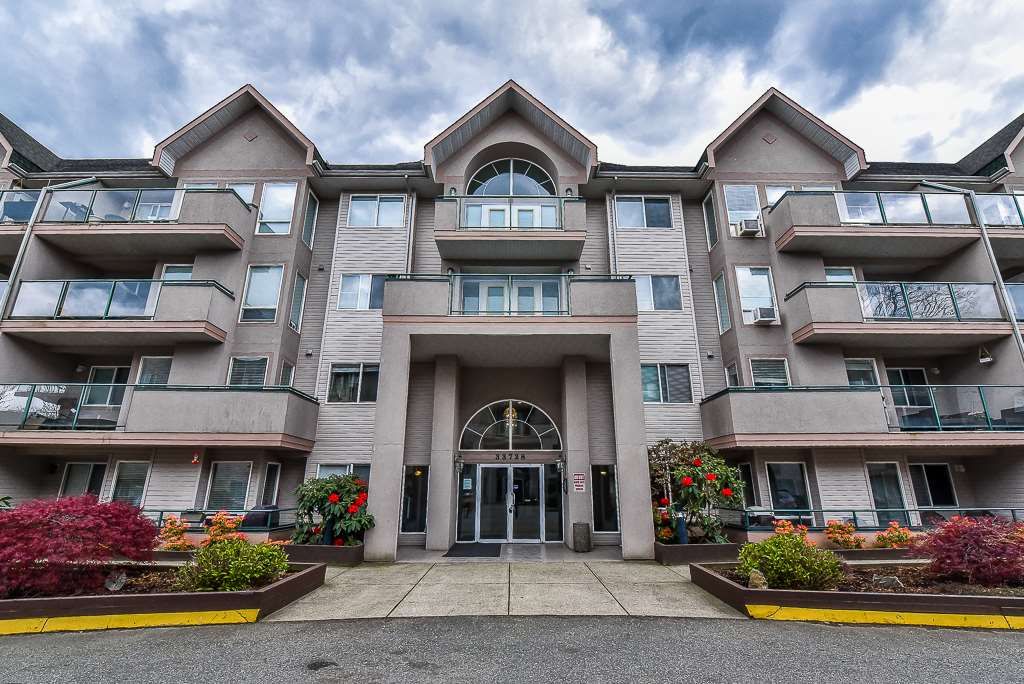 Main Photo: 411 33728 KING Road in Abbotsford: Poplar Condo for sale in "College Park" : MLS®# R2158725