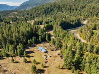 Photo 10: 2621 HIGHWAY 3A in Castlegar: House for sale : MLS®# 2475835