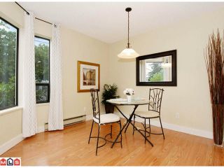 Photo 3: 101 1458 BLACKWOOD Street: White Rock Condo for sale in "Champlain Manor" (South Surrey White Rock)  : MLS®# F1022720