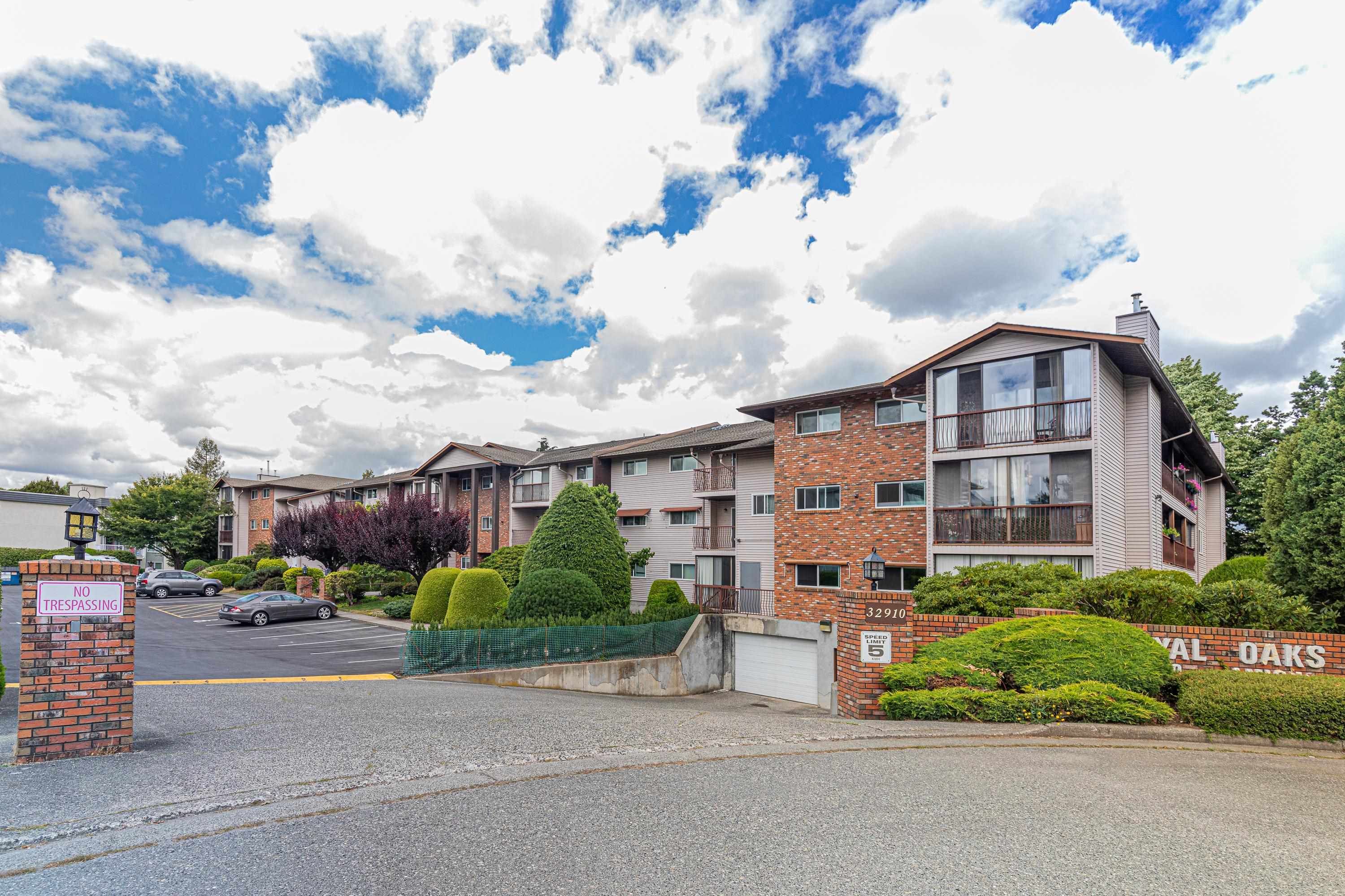 Main Photo: 312 32910 AMICUS PLACE in : Central Abbotsford Condo for sale : MLS®# R2799389