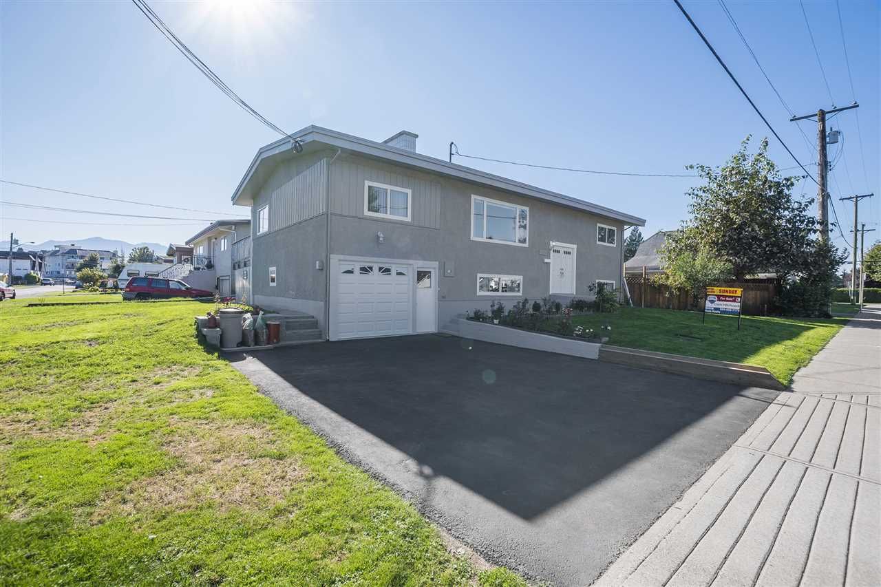 Main Photo: 46240 REECE AVENUE in Chilliwack: Chilliwack N Yale-Well House for sale : MLS®# R2211935