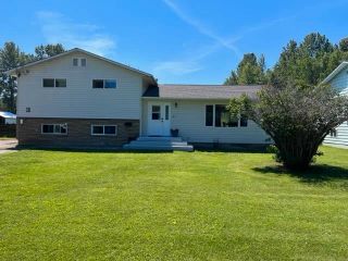Main Photo: 2117 BASALT Avenue in Quesnel: Red Bluff/Dragon Lake House for sale in "RED BLUFF" : MLS®# R2704910