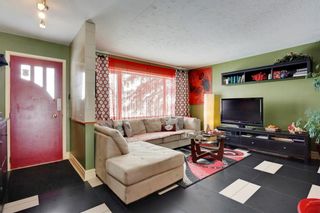 Photo 2: 49 MEADOWVIEW RD SW in Calgary: Meadowlark Park House for sale : MLS®# C4104032