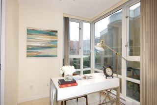 Photo 3: 502 1067 MARINASIDE Crescent in Vancouver: Yaletown Condo for sale in "QUAYWEST II" (Vancouver West)  : MLS®# R2142279