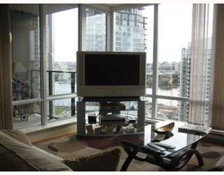 Photo 4: 2505 583 BEACH Crescent in Vancouver: False Creek North Condo for sale (Vancouver West)  : MLS®# V681132