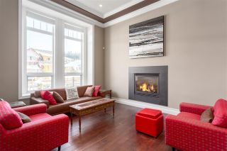 Photo 4: 1004 JAY Crescent in Squamish: Garibaldi Highlands House for sale in "THUNDERBIRD CREEK" : MLS®# R2242482