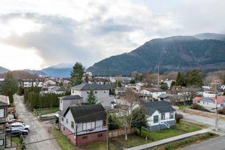 Photo 9: 503 38013 THIRD AVENUE in Squamish: Downtown SQ Condo for sale : MLS®# R2513106