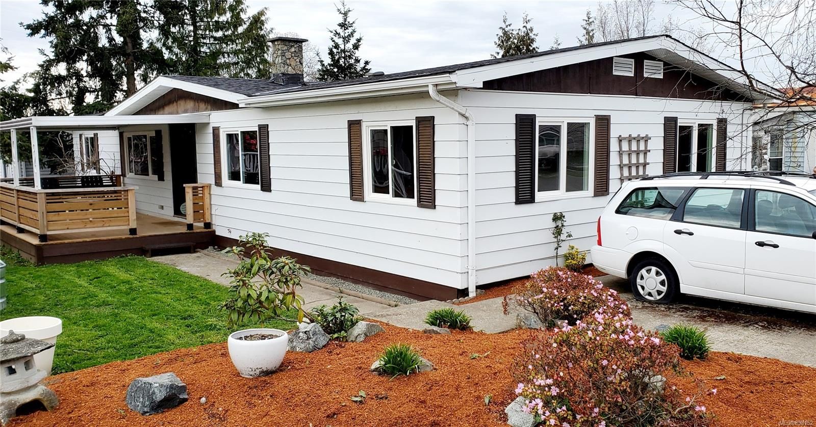 Main Photo: 10 151 Cooper Rd in View Royal: VR Glentana Manufactured Home for sale : MLS®# 898152