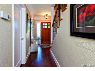 Photo 2: 3721 Winston Cres in VICTORIA: SE Quadra House for sale (Saanich East)  : MLS®# 712484