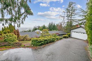 Photo 1: 527 CRAIGMOHR Drive in West Vancouver: Glenmore House for sale in "Glenmore" : MLS®# R2766273