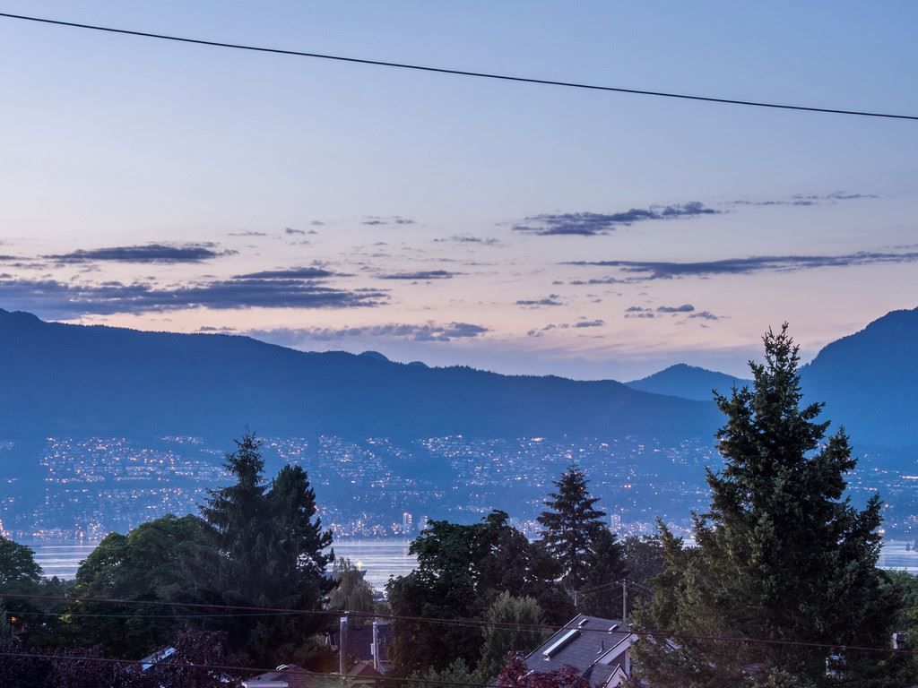 Main Photo: 3711 W 24TH Avenue in Vancouver: Dunbar House for sale in "DUNBAR" (Vancouver West)  : MLS®# R2086786