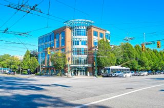 Photo 1: 105 5770 OAK Street in Vancouver: Oakridge VW Condo for sale in "THE CROWN ON OAK" (Vancouver West)  : MLS®# R2899237