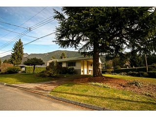 Photo 9: 4378 CHEVIOT Road in North Vancouver: Forest Hills NV House for sale : MLS®# V1111023