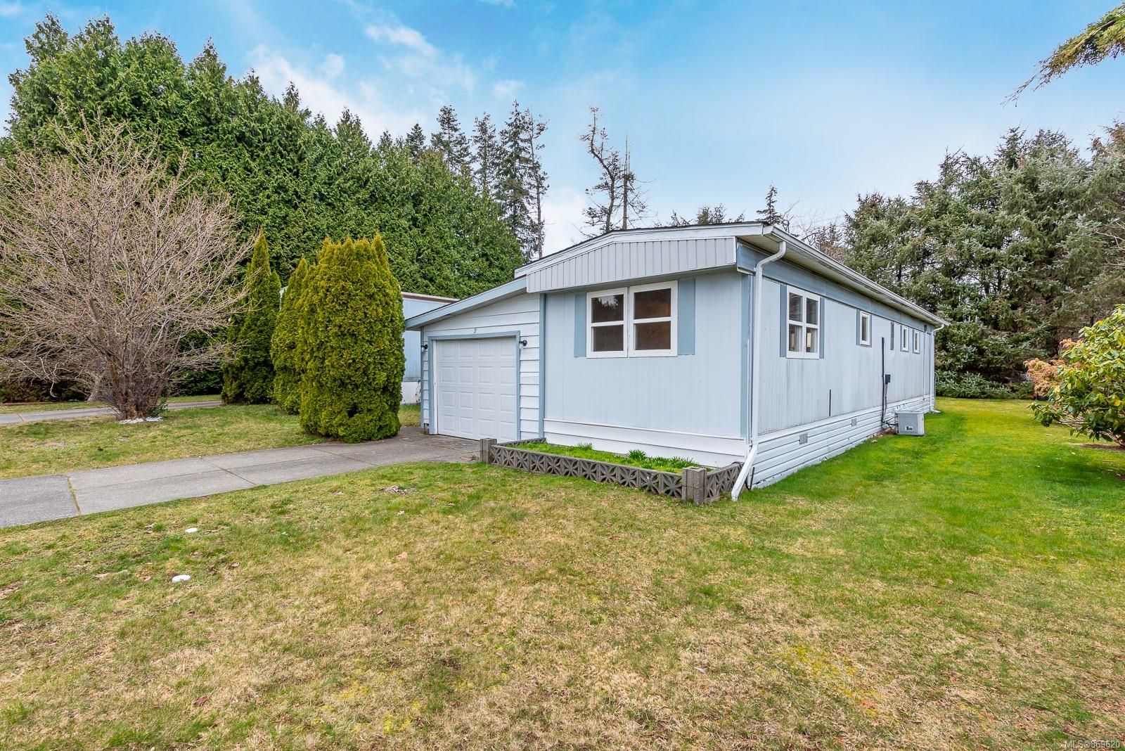 Main Photo: 2 390 Cowichan Ave in Courtenay: CV Courtenay East Manufactured Home for sale (Comox Valley)  : MLS®# 869620