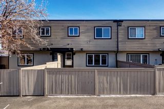 Photo 2: 10 3809 45 Street SW in Calgary: Glenbrook Row/Townhouse for sale : MLS®# A2019821
