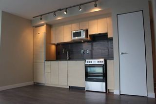 Photo 3:  in VANCOUVER: Condo for rent : MLS®# AR013