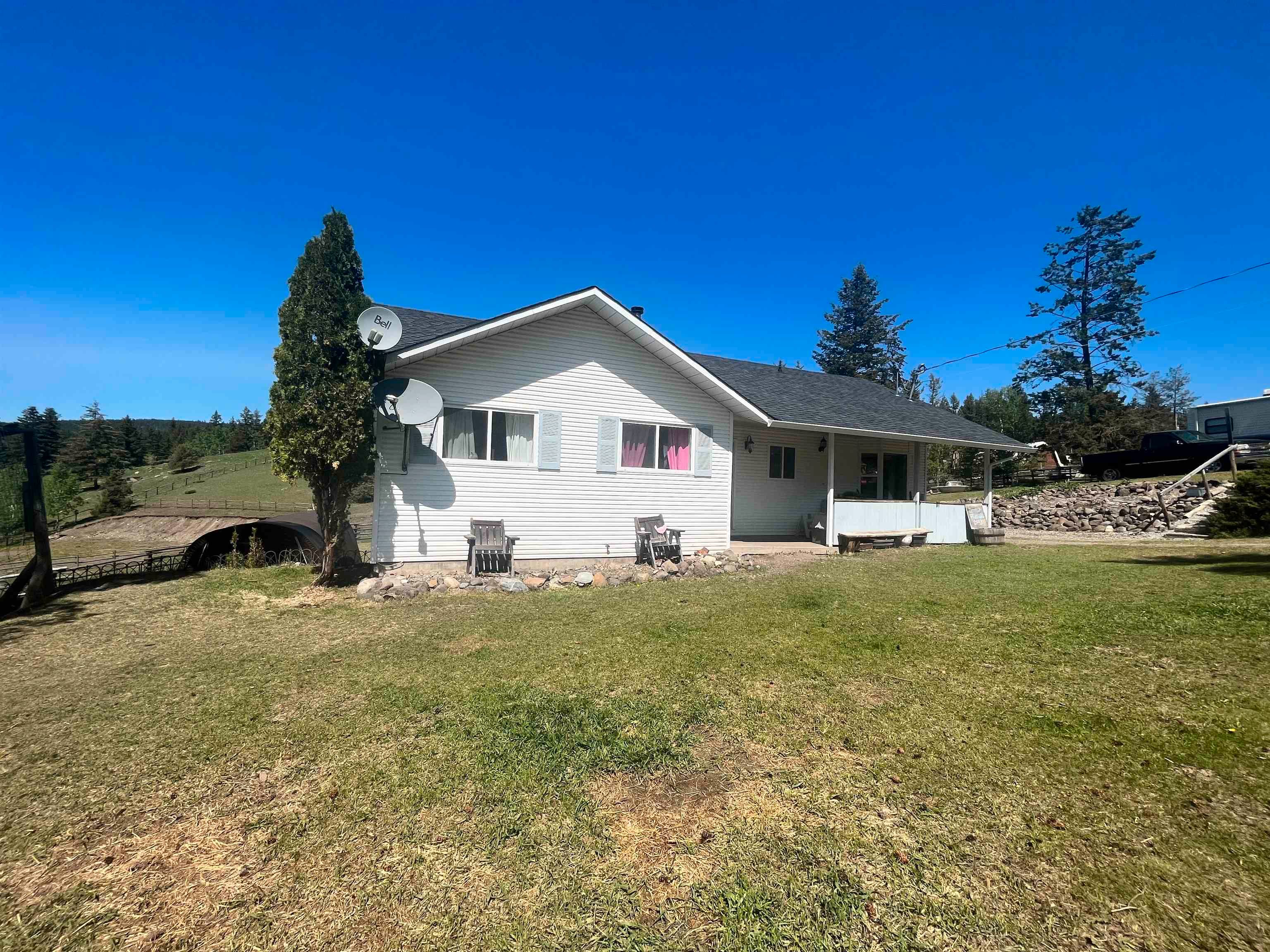 Main Photo: 1357 CHIMNEY VALLEY Road in Williams Lake: Esler/Dog Creek House for sale : MLS®# R2778792