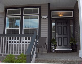 Photo 2: 19580 Thorburn Way in Pitt Meadows: Home for sale