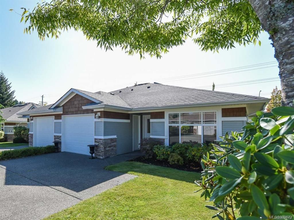 Main Photo: 110 2077 St. Andrews Way in Courtenay: CV Courtenay East Row/Townhouse for sale (Comox Valley)  : MLS®# 902872
