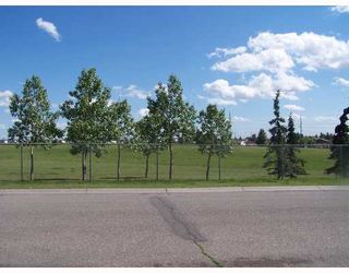 Photo 2: 211 FALWOOD Way NE in CALGARY: Falconridge Residential Detached Single Family for sale (Calgary)  : MLS®# C3346095