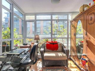 Photo 6: 375 2080 W BROADWAY in Vancouver: Kitsilano Condo for sale in "PINNACLE LIVING ON BROADWAY" (Vancouver West)  : MLS®# R2211453