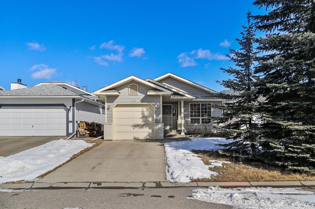 Attractive walk out bungalow in Shawnessy.