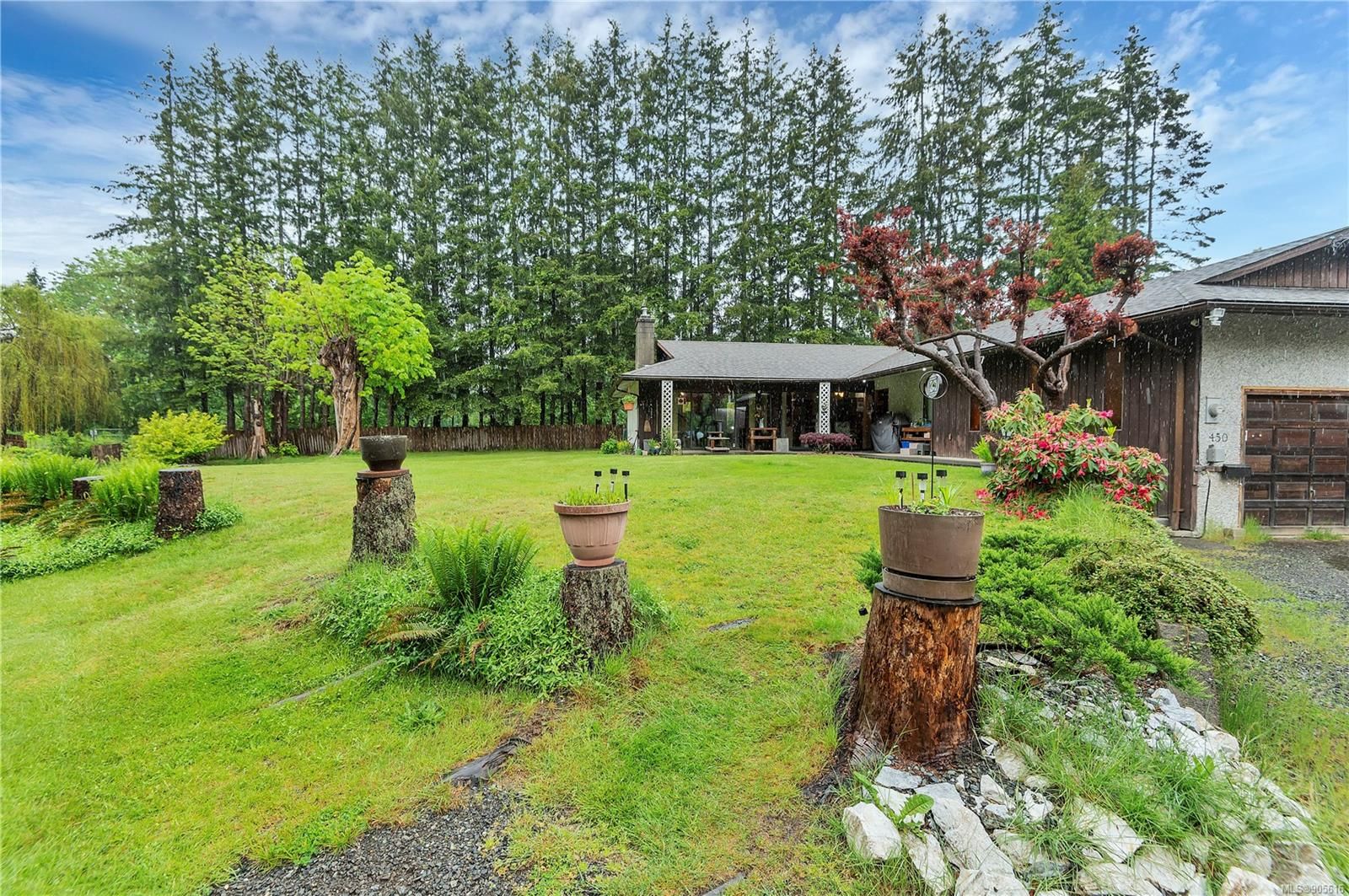 Main Photo: 450 Old Petersen Rd in Campbell River: CR Campbell River West House for sale : MLS®# 905616