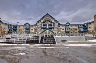 Main Photo: 204 7239 Sierra Morena Boulevard SW in Calgary: Signal Hill Apartment for sale : MLS®# A2102090