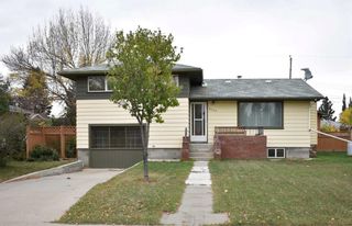Main Photo: 8320 43 Avenue NW in Calgary: Bowness Detached for sale : MLS®# A2083448