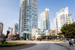Photo 2: THC 1199 MARINASIDE Crescent in Vancouver: Yaletown Townhouse for sale in "AQUARIUS MEWS" (Vancouver West)  : MLS®# R2353391