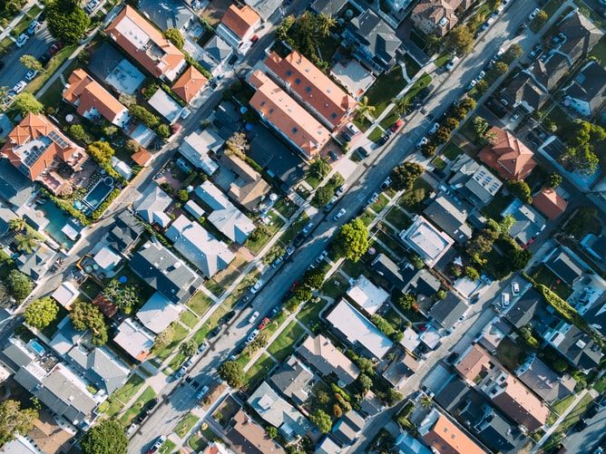 How to Pick the Right Neighbourhood When Buying a Home