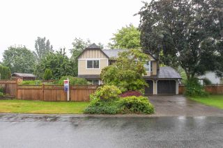 Photo 2: 5886 ANGUS Place in Surrey: Cloverdale BC House for sale (Cloverdale)  : MLS®# R2080499