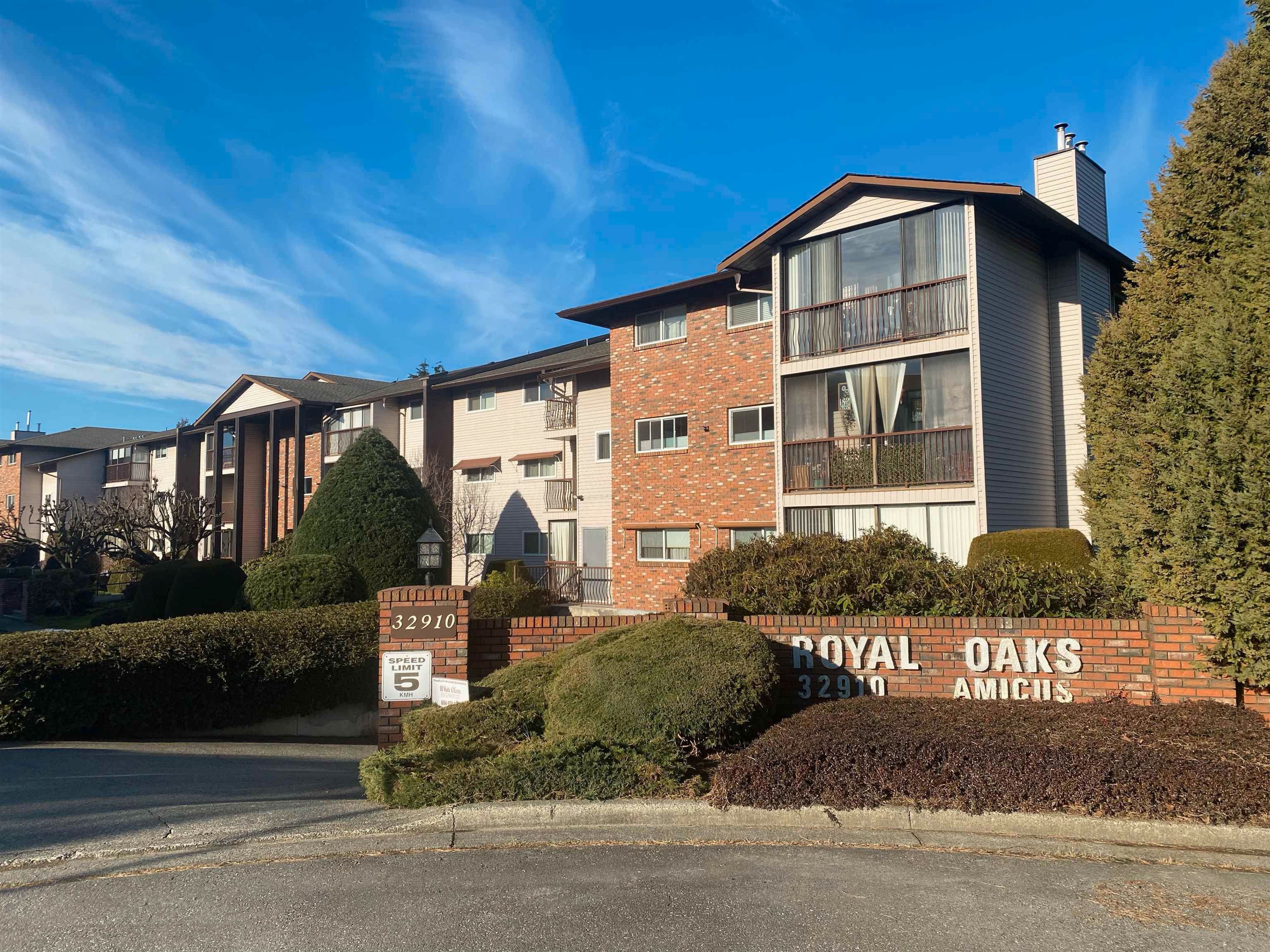 Main Photo: 115 32910 AMICUS Place in Abbotsford: Central Abbotsford Condo for sale in "Royal Oaks" : MLS®# R2647077