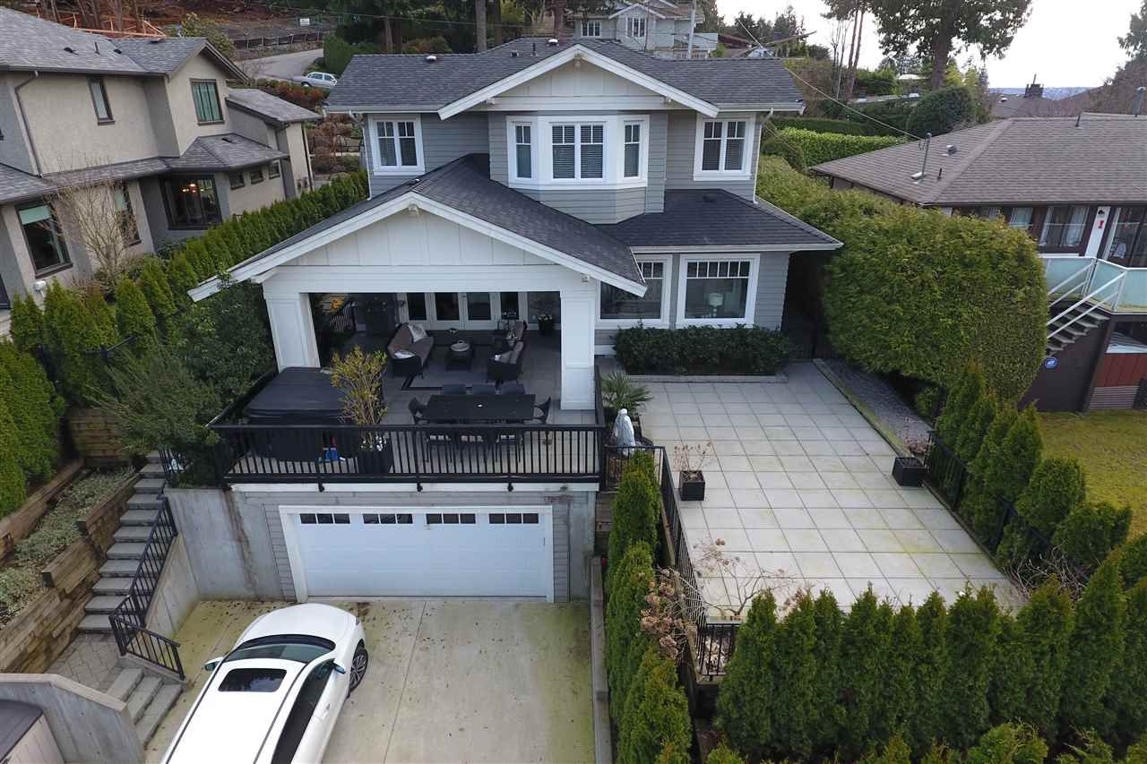 Main Photo: 939 INGLEWOOD Avenue in West Vancouver: Sentinel Hill House for sale in "Sentinel Hill" : MLS®# R2143743