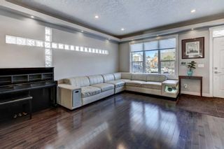 Photo 5: 255 22 Avenue NE in Calgary: Tuxedo Park Semi Detached (Half Duplex) for sale : MLS®# A2074478