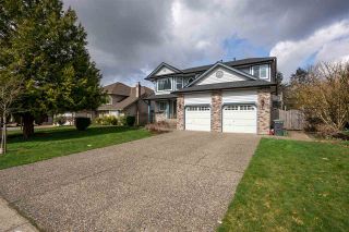 Photo 2: 20485 97B AVENUE in Langley: Walnut Grove House for sale : MLS®# R2557875