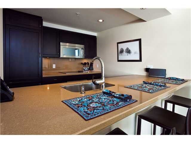 Photo 5: Photos: 902 1288 MARINASIDE Crescent in Vancouver: Yaletown Condo for sale in "CRESTMARK" (Vancouver West)  : MLS®# V1138811