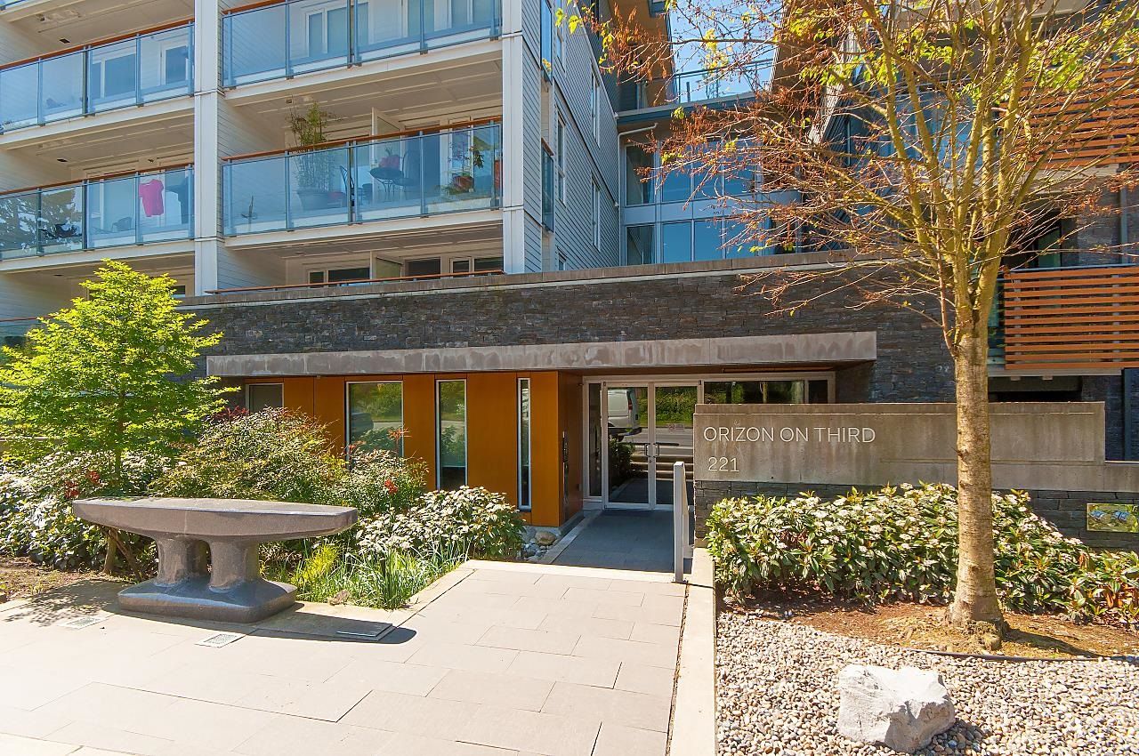 Main Photo: 4 221 E 3RD Street in North Vancouver: Lower Lonsdale Condo for sale in "THE ORIZON" : MLS®# R2670496