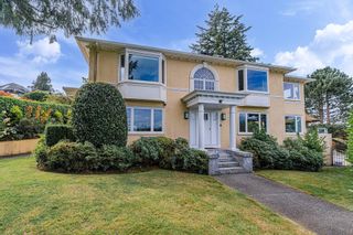 Photo 2: 4600 BELLEVUE Drive in Vancouver: Point Grey House for sale (Vancouver West)  : MLS®# R2813599