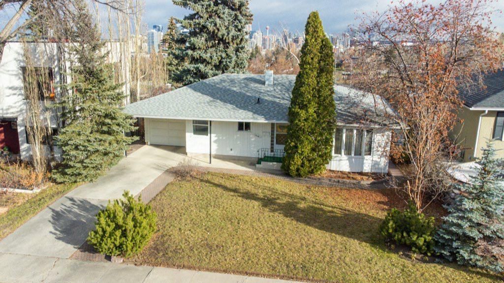 Lovely home in the heart of Upper Scarboro, one of southwest Calgary's most coveted inner-city neighbourhoods.