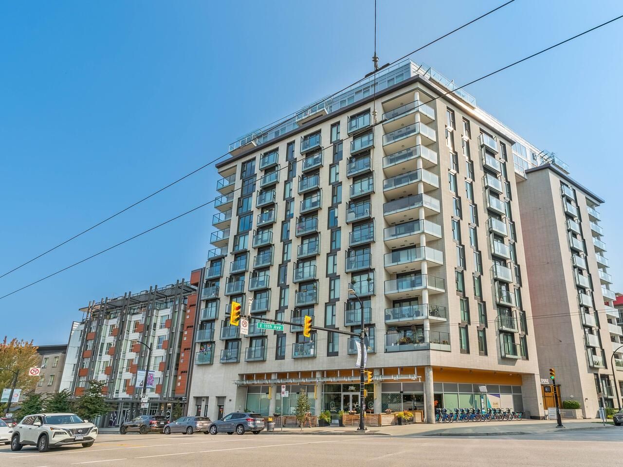 Main Photo: 402 233 KINGSWAY AVENUE in Vancouver: Mount Pleasant VE Condo for sale (Vancouver East)  : MLS®# R2816006