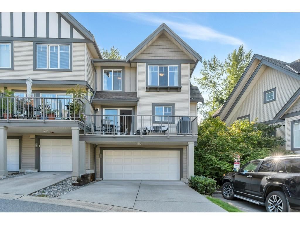 Main Photo: 37 20038 70 Avenue in Langley: Willoughby Heights Townhouse for sale in "Daybreak" : MLS®# R2616047