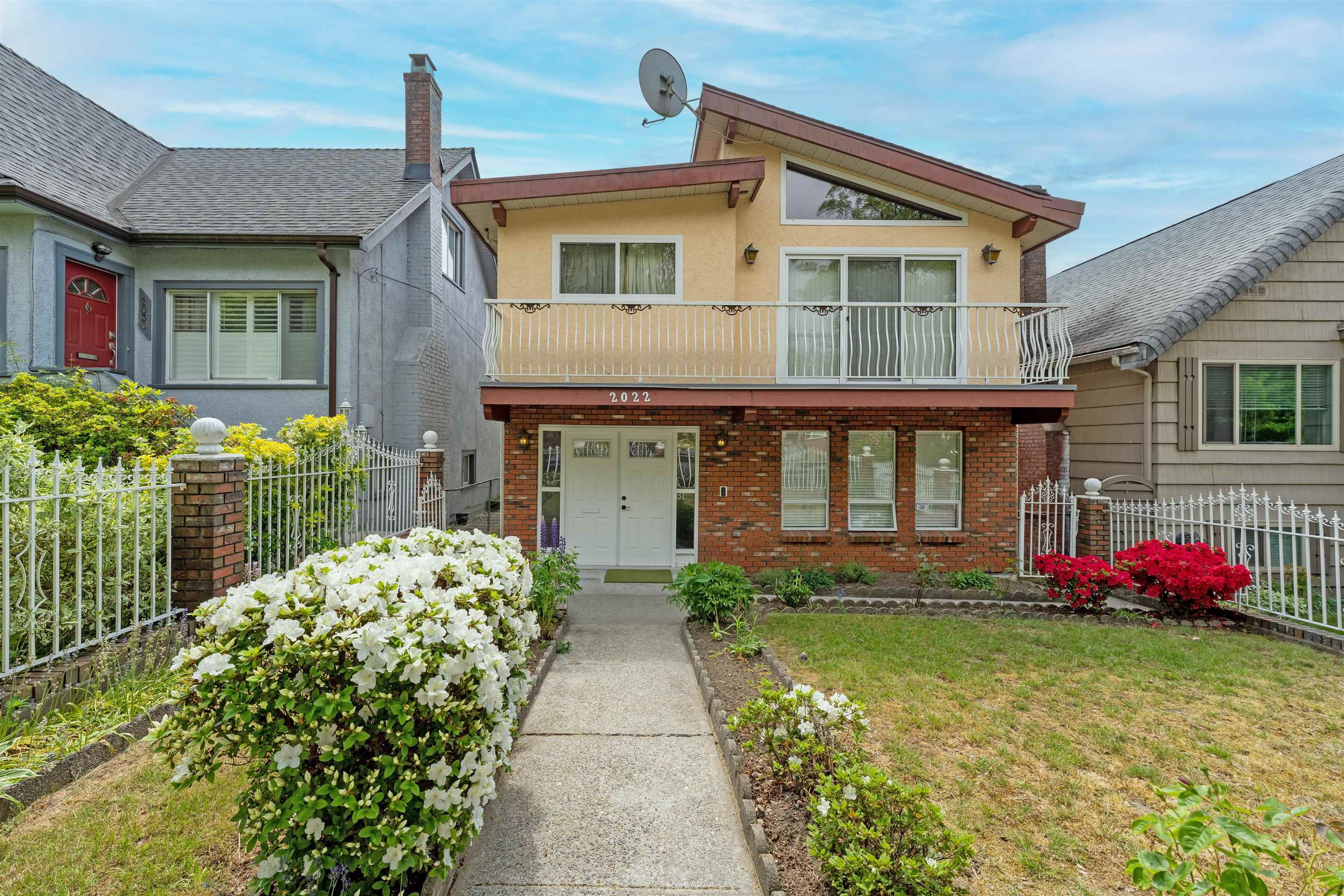 Main Photo: 2022 E 8TH AVENUE in Vancouver: Grandview Woodland House for sale (Vancouver East)  : MLS®# R2782086