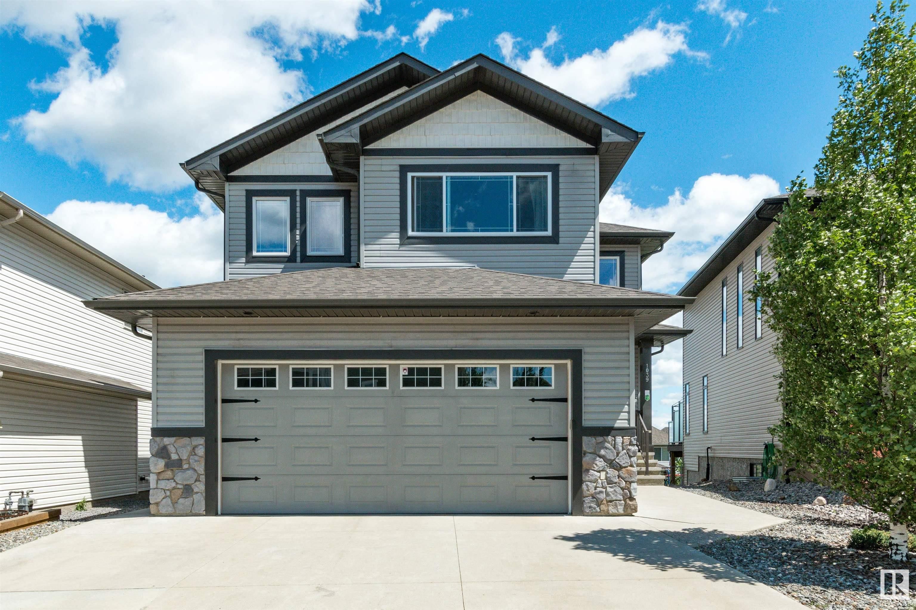 Main Photo: 1039 CANDLE Crescent: Sherwood Park House for sale : MLS®# E4320035
