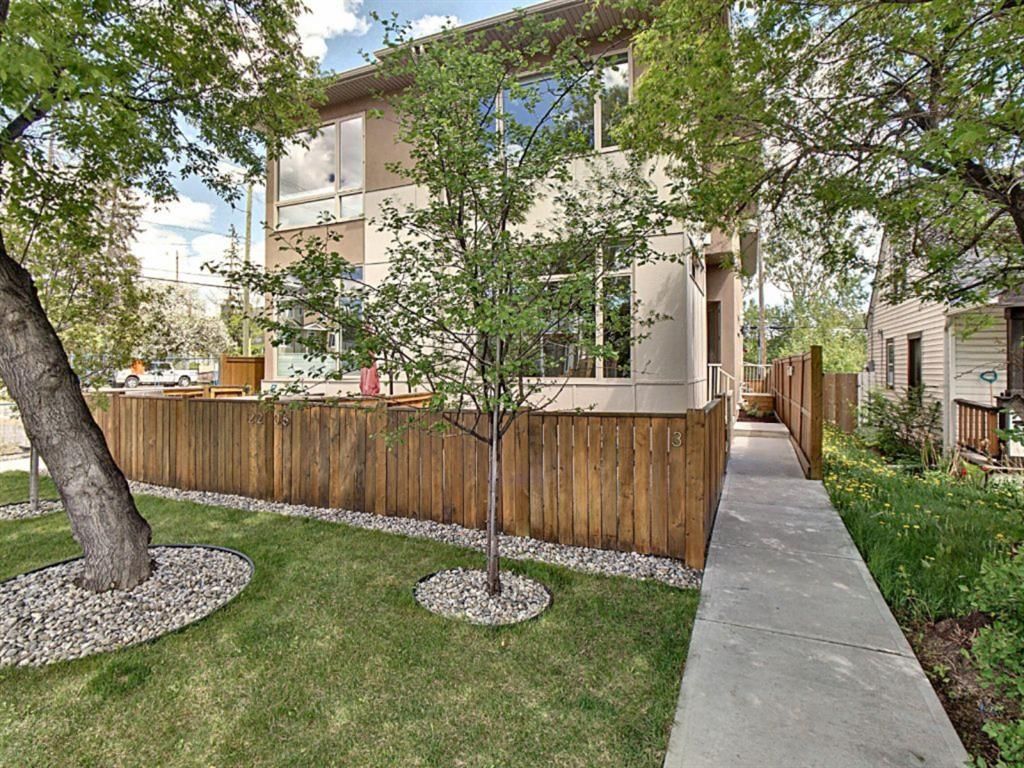 Main Photo: 3 2206 24A Street SW in Calgary: Richmond Row/Townhouse for sale : MLS®# A1174508