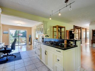 Photo 8: 1785 Forest Park Dr in North Saanich: NS Dean Park House for sale : MLS®# 909493